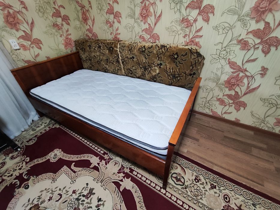 Кровать с новым матрасом