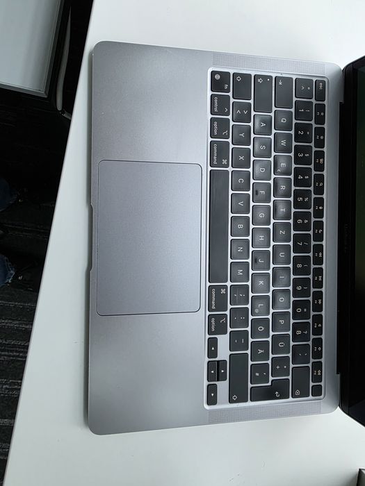 Macbook Air M1 (2020),13.3"-256 GB SSD /8 GB RAM/ 8- core  GPUU