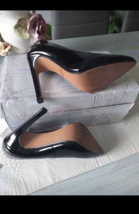 Pantofi stiletto luciosi