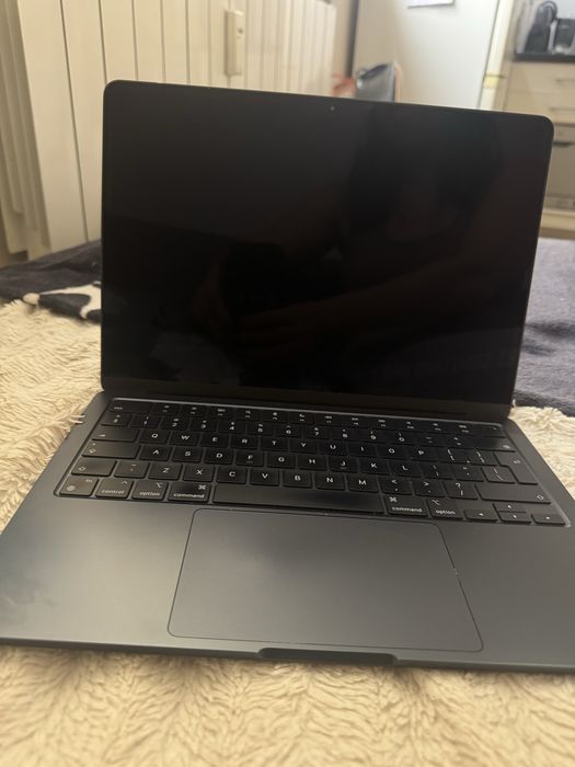MacBook Air M2 Midnight Blue – за ремонт / дисплей за смяна