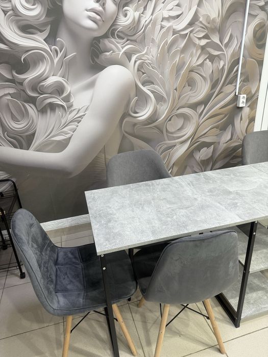 Продам стол.