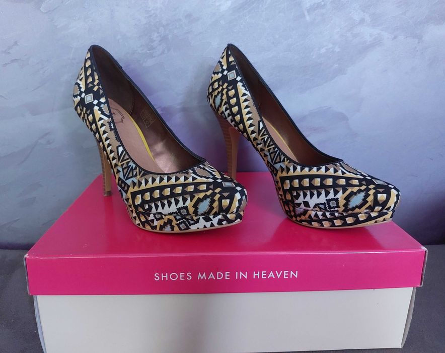 Обувки на висок ток номер 37