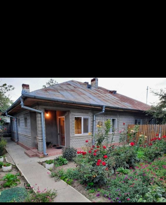 Vand casa in Amara pe str Bailor nr 8 Pret 50.000 euro negociabil Detalii in privat, la tel. 0723260653.