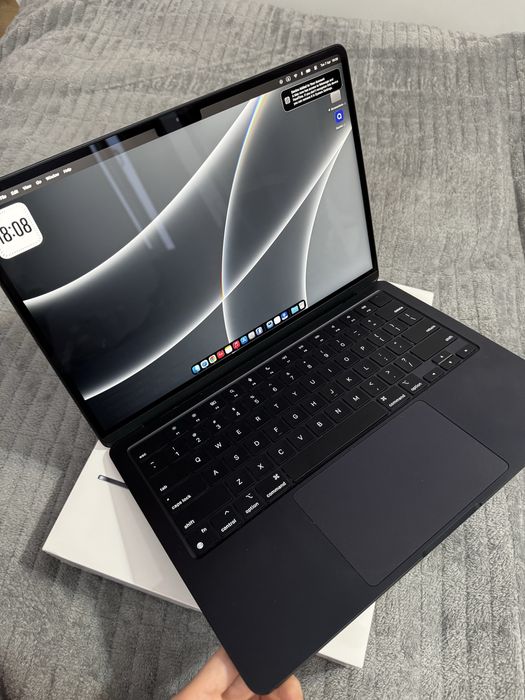Macbook Air 13”6 M2 в идеальном сост