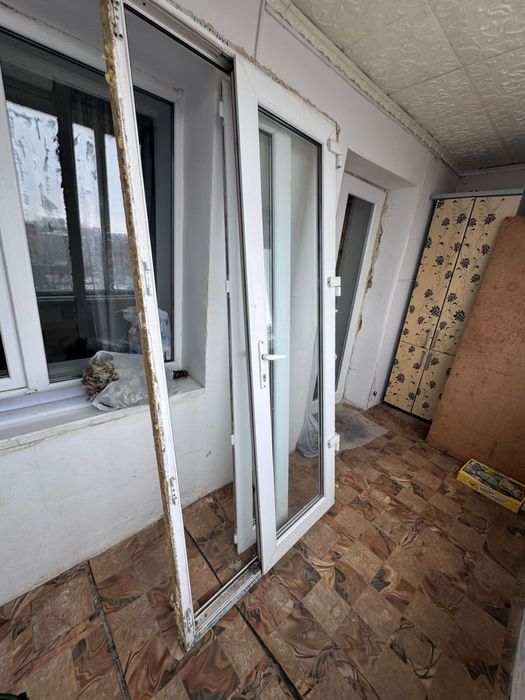 Продам пластиковый дверь