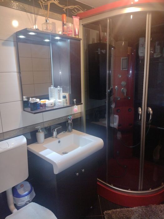 Închiriez apartament 3 camere decomandat