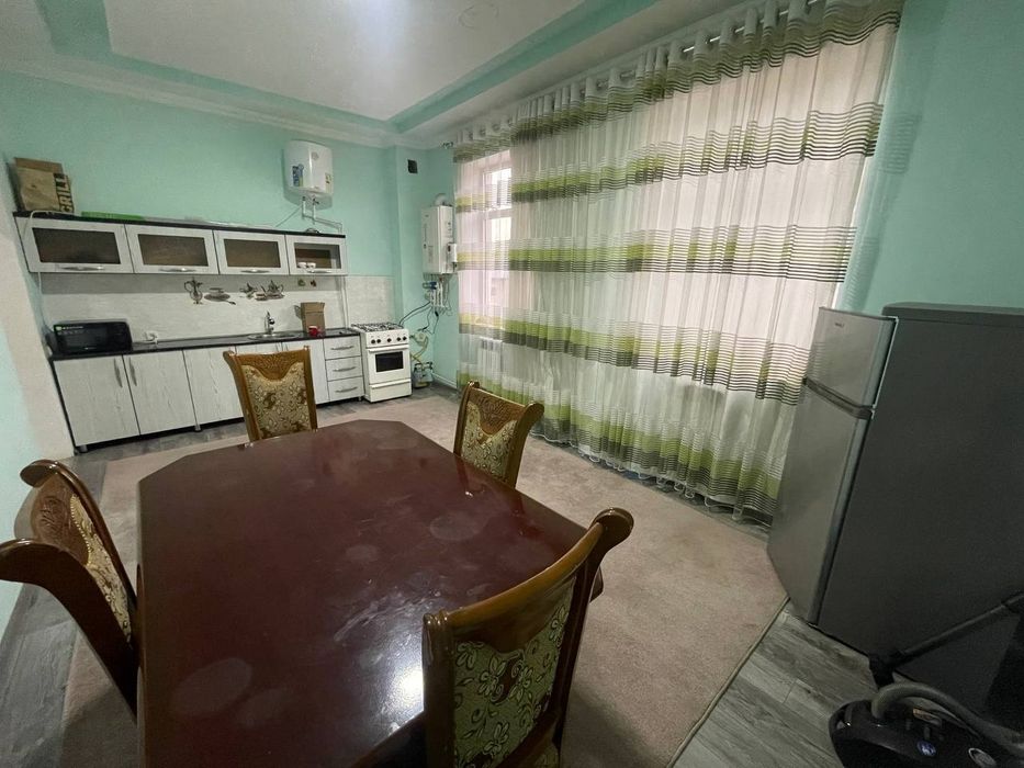 Фаргона.  Миллий банк олдида Янги курилган Дом.