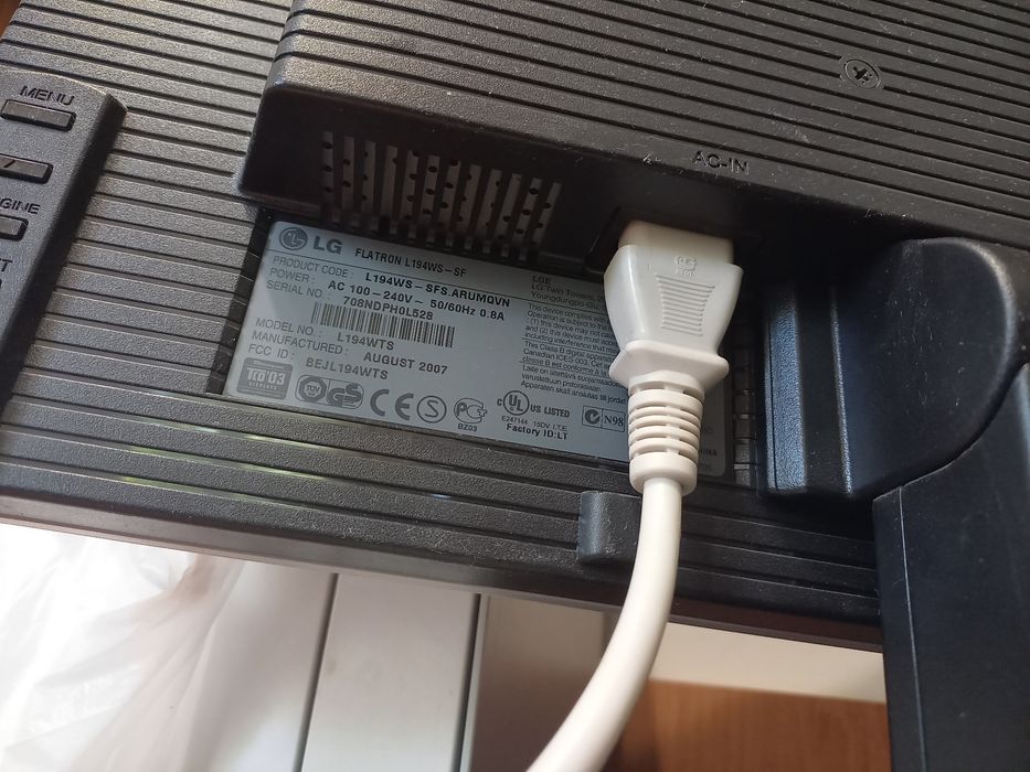 Продам монитор 19  LG
