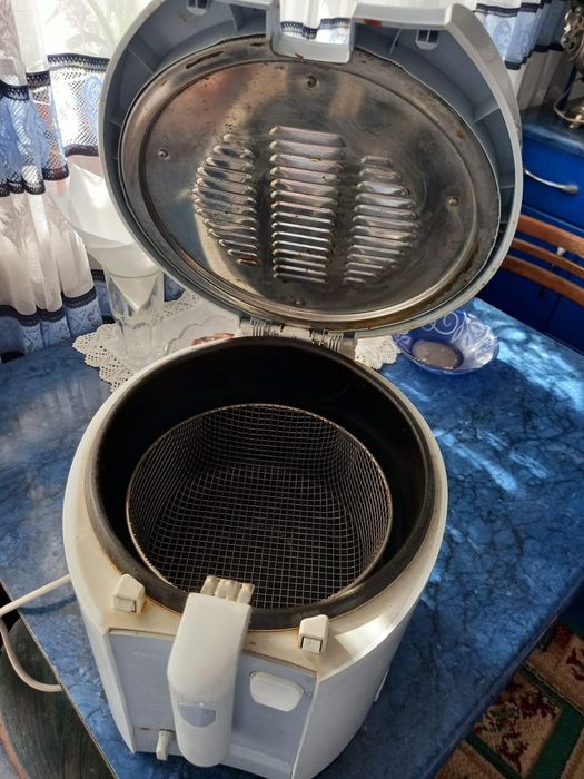 Продам фритюрницу Philips
