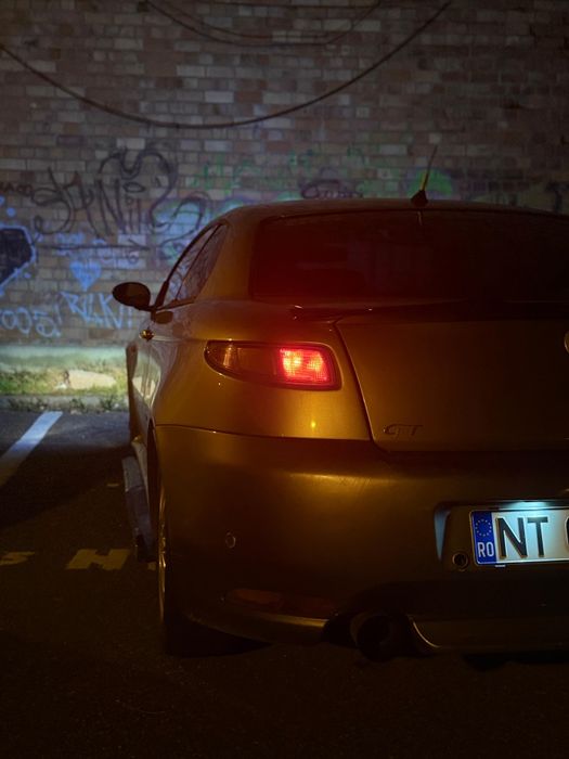 Vând alfa romeo gt