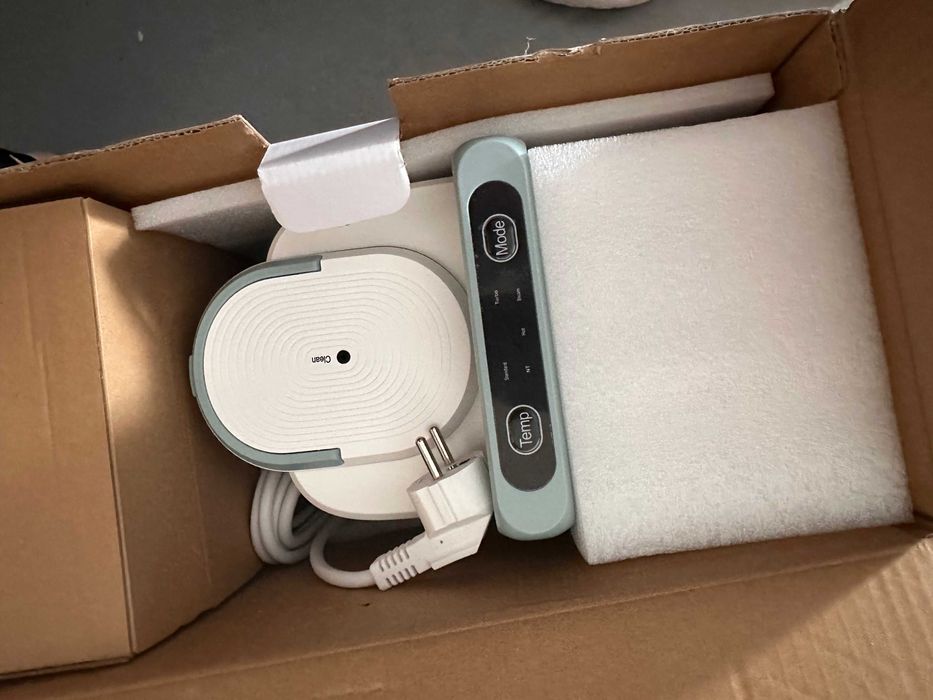 Aparat de curatat cu aburi pentru textile si tapiterie H.Koenig TWT99