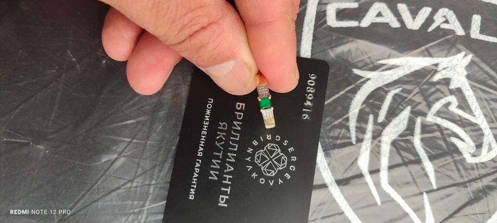 золотое кольцо с брилиантами