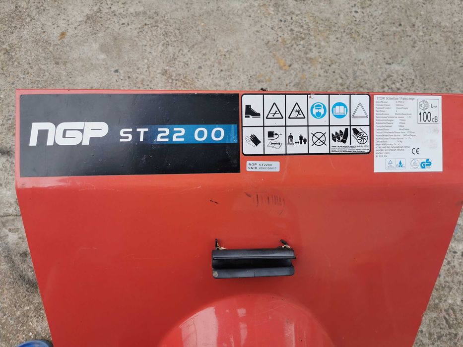 Продавам два роторни снегорина