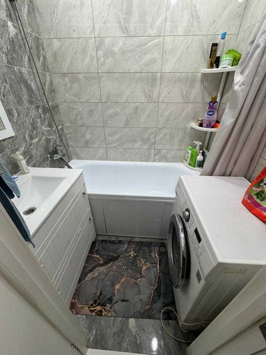 Продам  4 ком в 19 мкр