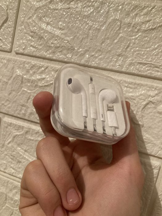 Наушники Apple EirPods