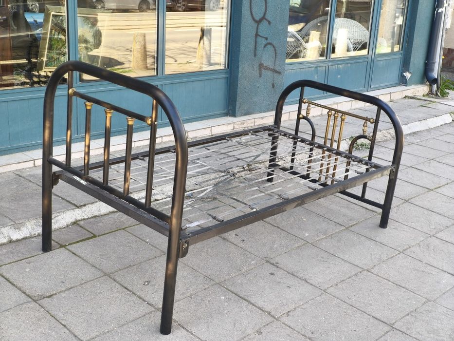 Ретро метално легло