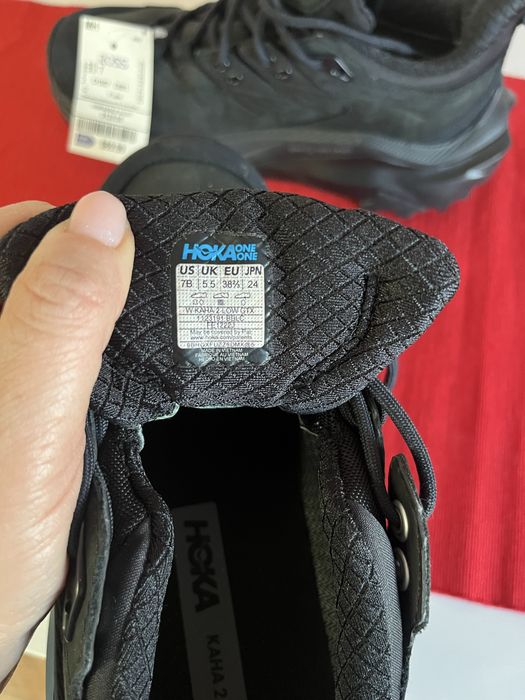 Черные кроссовки Hoka