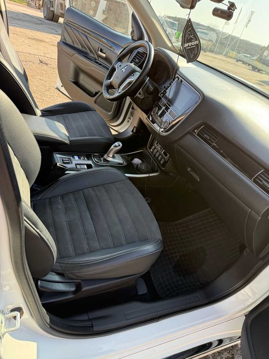 Mithubishi Outlander PHEV