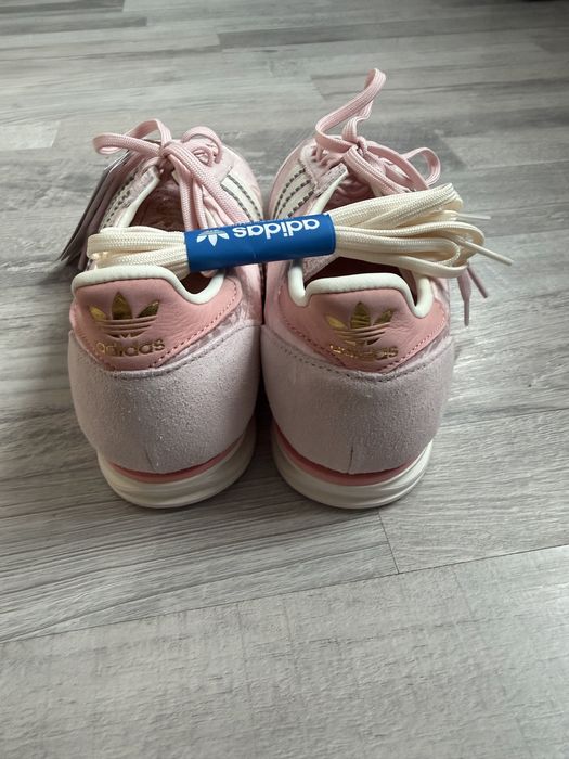 Кроссовки адидас