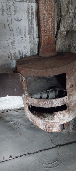 Печь  высота 70,диаметр 65 см