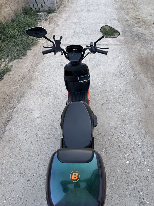 Elektro skutr sotiladi