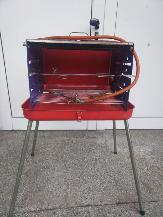 Немско разглобяемо газово барбекю с три горелки Einhell.
Марка: EINHEL