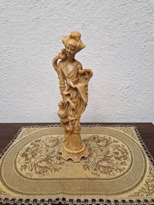 Красива японска фигура гейша