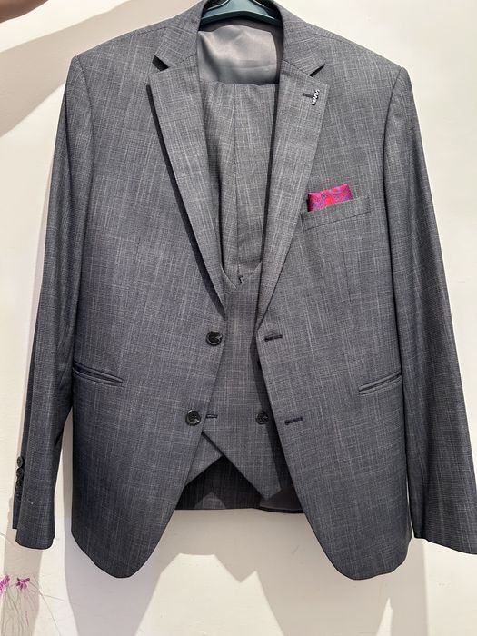 Костюм тройка продам