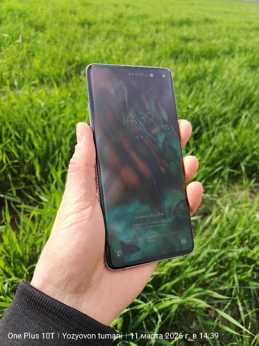 Мобильный телефон