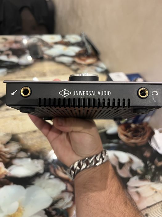 Продавам Звукова карта Universal audio Apollo twin X Quad Core UAD 2.