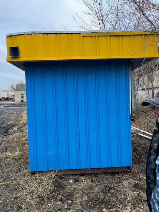 Продам киоск и аппарат мороженного.