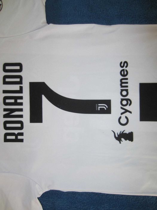 Tricou copil fotbal Ronaldo, Juventus, masura XS , Adidas, este imprimat, stare f.buna-ca nou