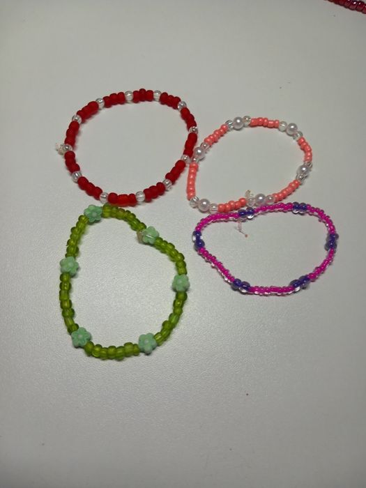 Гривни,пръстени и гердани от мъниста