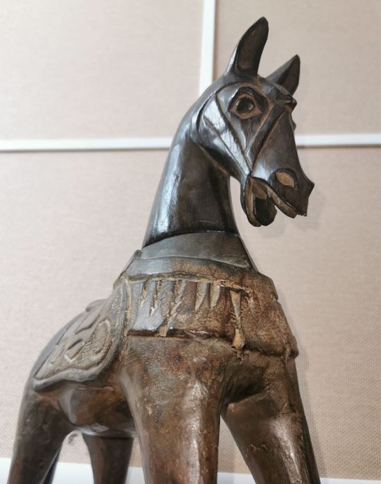 Антикварно Дървено люлеещо се конче в кафяв цвят играчка фигура декор