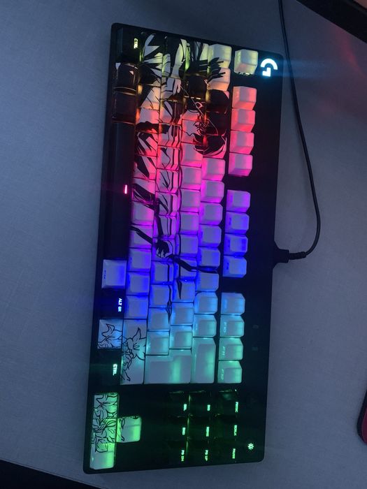 Logutech g pro с кастомными кейкапами