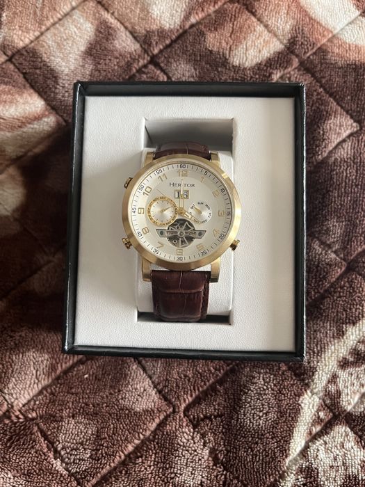 Часы Heritor.
