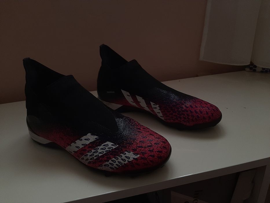 Ghete de fotbal pentru sintetic adidas predator