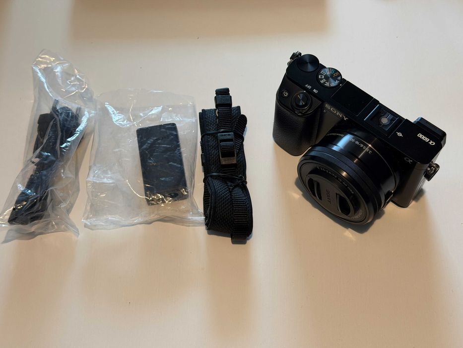 Aparat mirrorless Sony a6000 Kit complet 16-50mm 27626 cadre