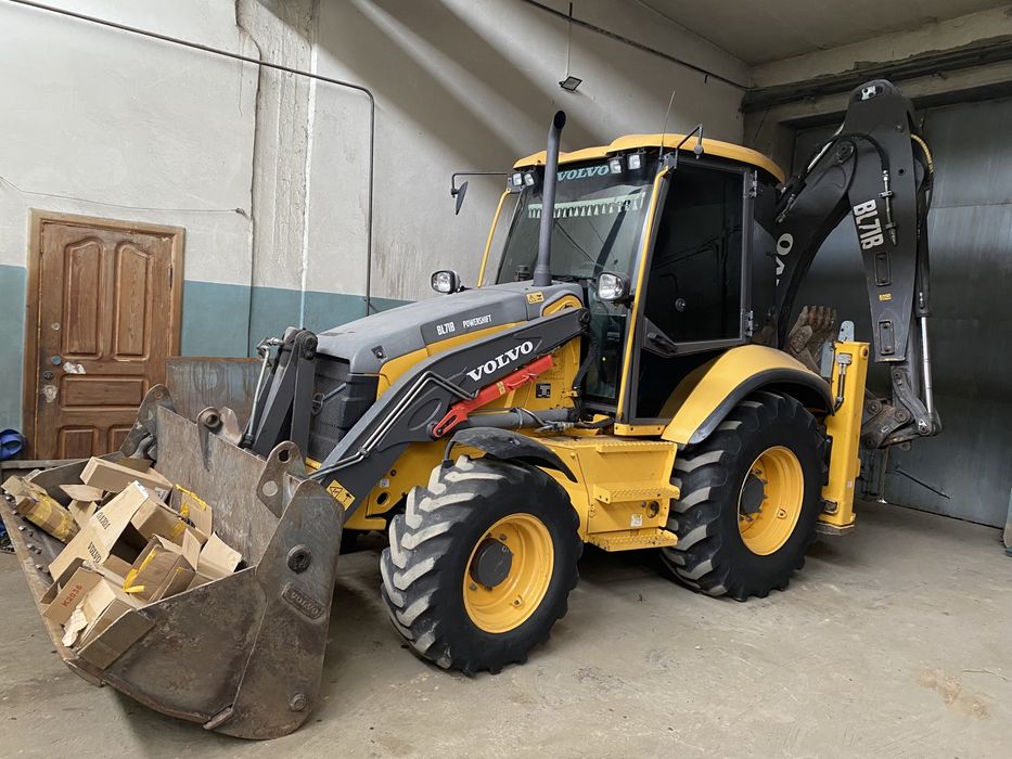 Экскаватор - погрузчик 3в 1