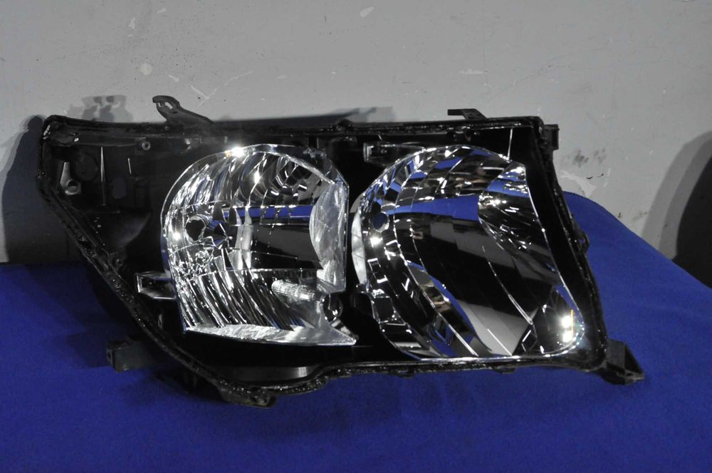 Фара Toyota Landcruiser URJ200