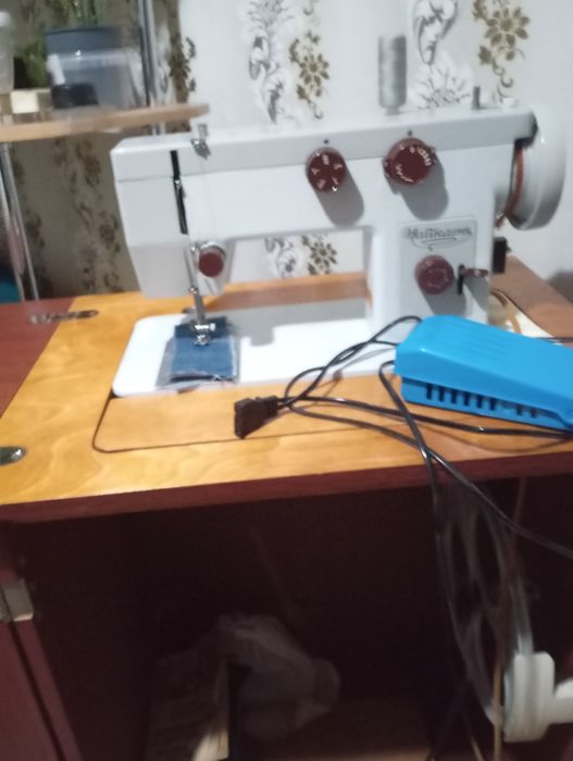 Продам швейную машинку чайка
