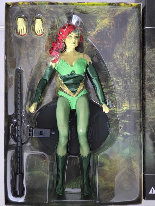 Figurina Colectie 1/6 DC Direct Deluxe Collector Figure Poison Ivy