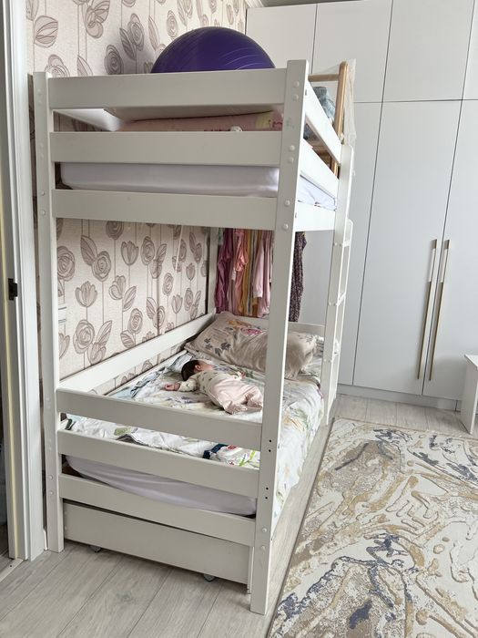 Балаларға арналған екі қабатты төсек сатылады