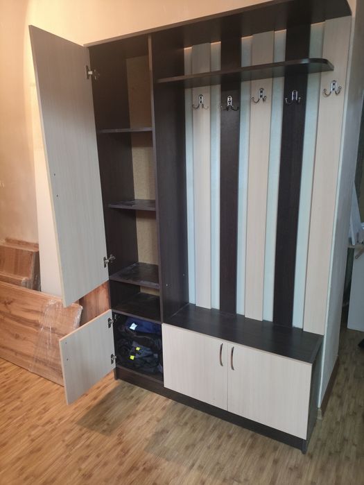 Продам прихожую шкаф