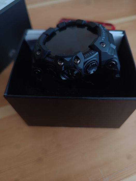 Ударо и водо устойчив смарт часовник