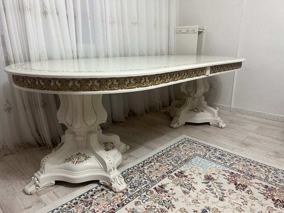 Стол для гостиной