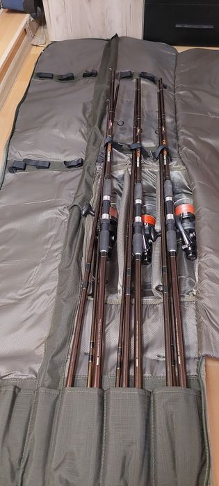 Lansete Baracuda Mustang 3903, 3 bucăți, plus trei mulinete AURIS.