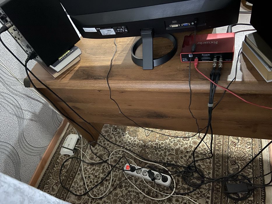 Продам стол компьютерный