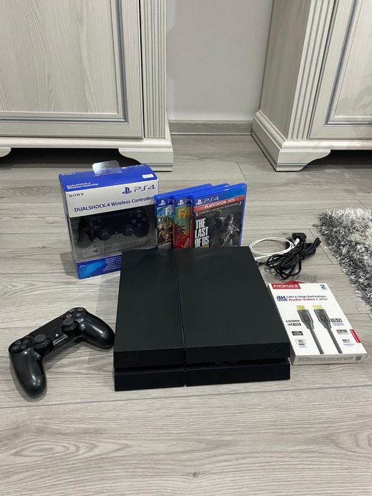 Consolă Playstation 4 Fat, negru mat + 2 manete + 3 jocuri PS4