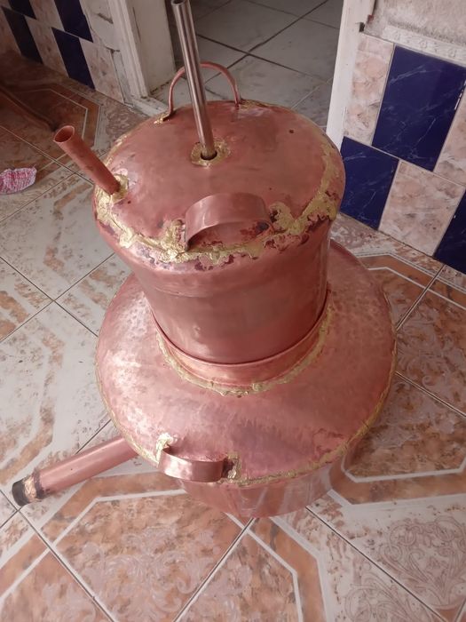 Vând cazan de făcut țuică la capacitate de 140 l la un preț super bomb